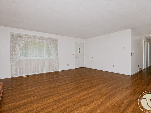 4th image of 2518 Treasure Dr