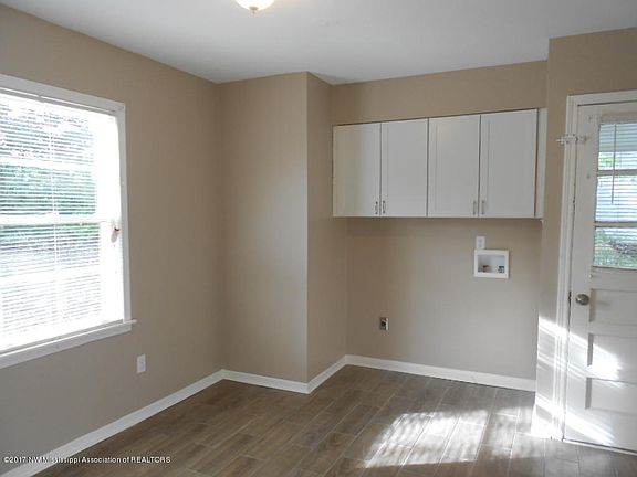 5th image of 8131 Pinebrook Dr