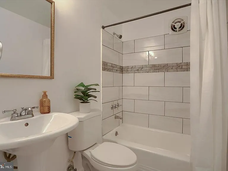 4411 Falls Bridge Dr #B — Photo 6