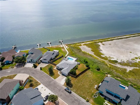 213 Bayview Dr, Aransas Pass, TX 78336