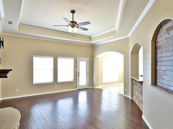 4th image of 341 Southlake Dr