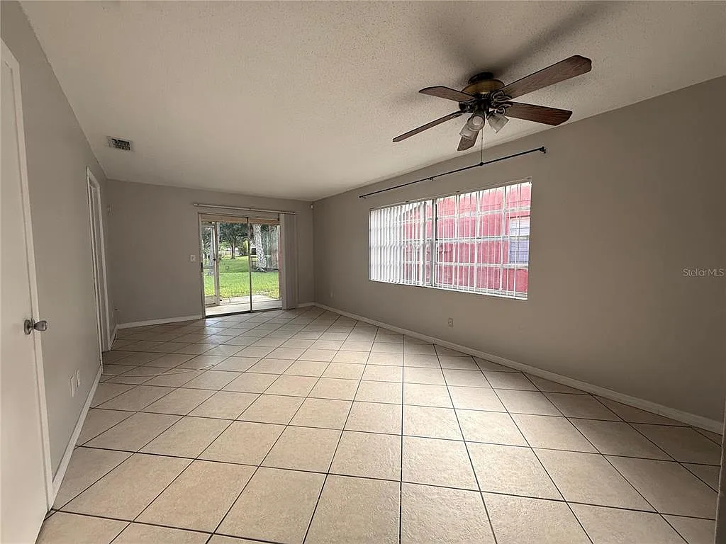 2 bed, 2.0 bath, 970 sqft, $1,995 — Photo 2