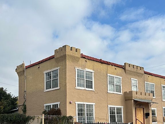 3rd image of 903 West Craig Pl
