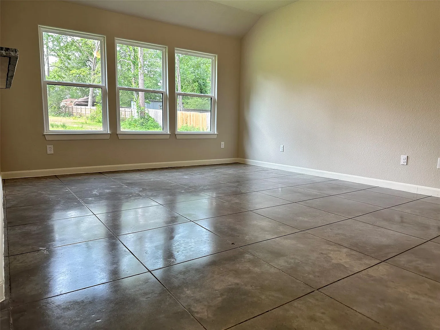 3 bed, 2.0 bath, 1027 sqft, $1,875 — Photo 4