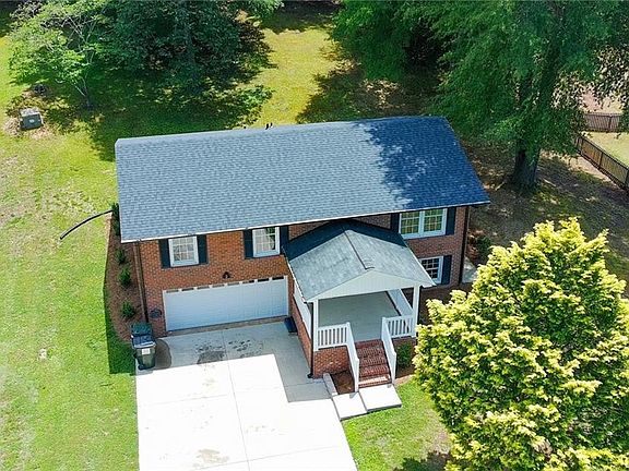 4th image of 117 Kingswood Place Dr