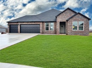104 Kit Kat Ct, Siloam Springs, AR 72761
