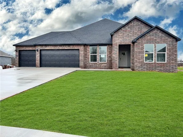 104 Kit Kat Ct, Siloam Springs, AR 72761