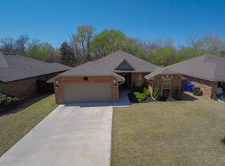 3020 Woodcrest Creek Dr, Norman, OK 73071