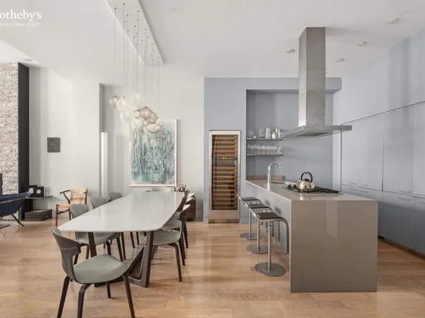 420 West 25th Street image 5 of 17