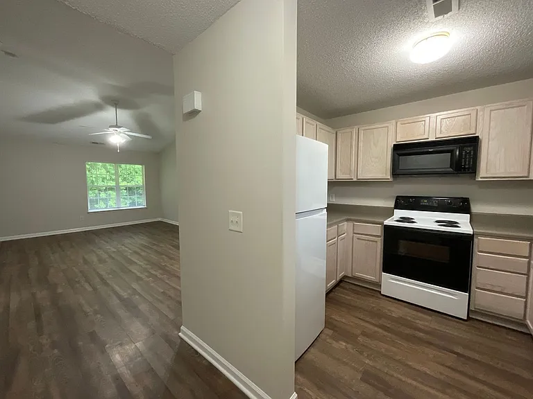 Meridian Park Apartments — Photo 74