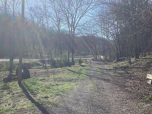 5th image of 334 Richardson Hollow Ln