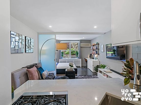 3rd image of 350 Bleecker St APT 1W