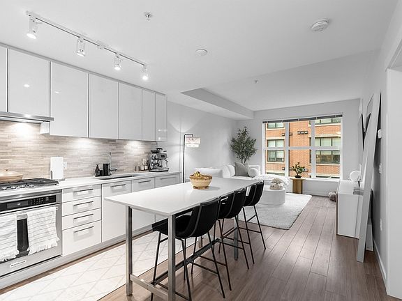 4th image of 9551 Alexandra Rd #227