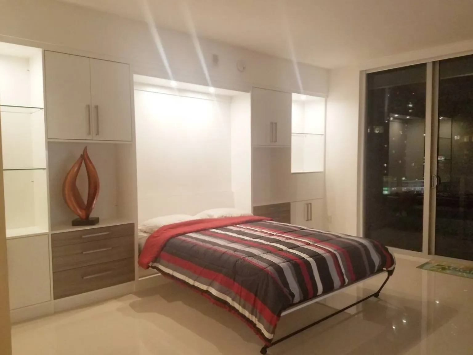 Studio, 425 sqft, $2,975 — Photo 2