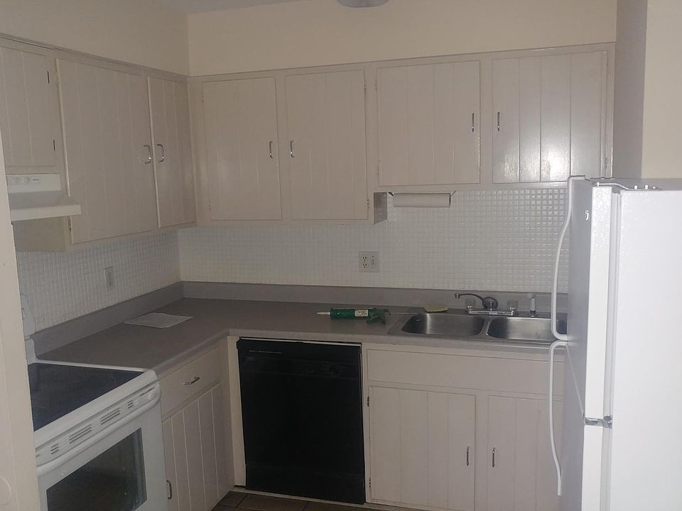 2nd image of 3305 Droste Rd