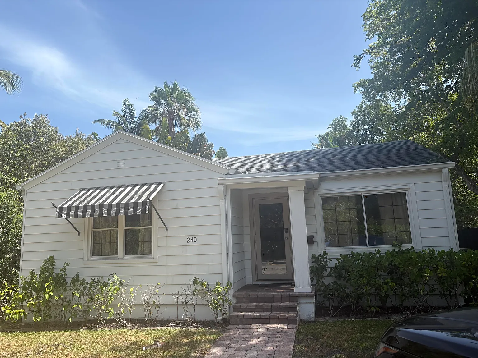 3 bed, 3.0 bath, 1092 sqft, $8,500 — Photo 2