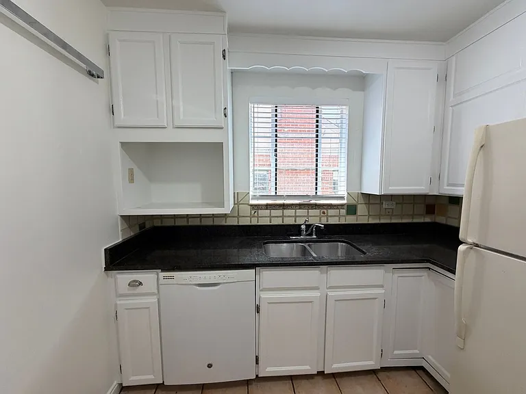 340 S Franklin St — Photo 4