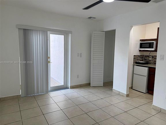 4th image of 19763 SW 124th Ave #1