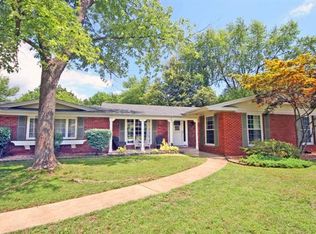 350 Greenbriar Ln, Ballwin, MO