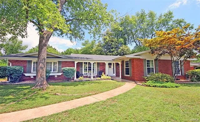 350 Greenbriar Ln photo 1