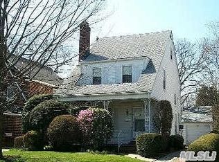 12 Roxbury Rd, Garden City, NY 11530