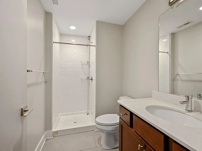 516 E 13th St #4 — Photo 10