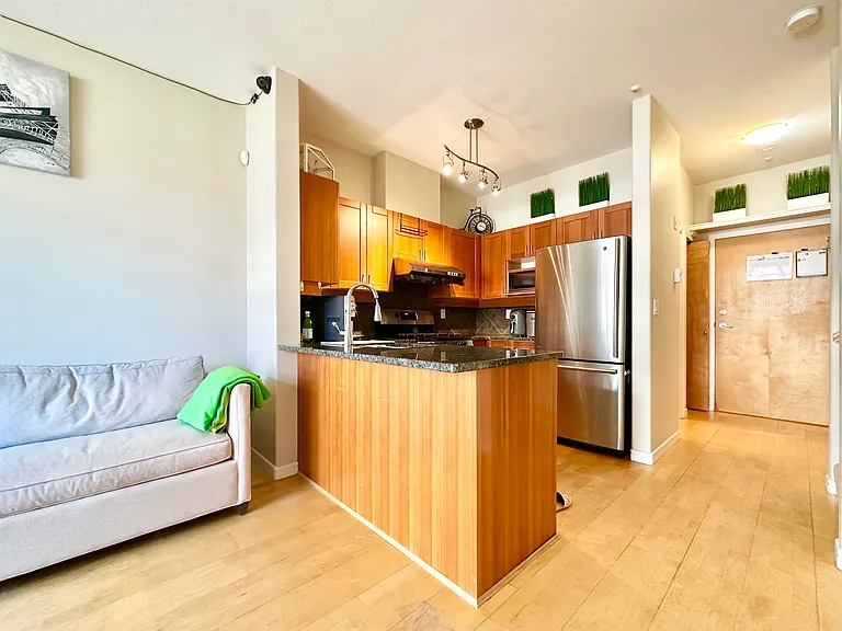 2688 Vine St — Photo 6