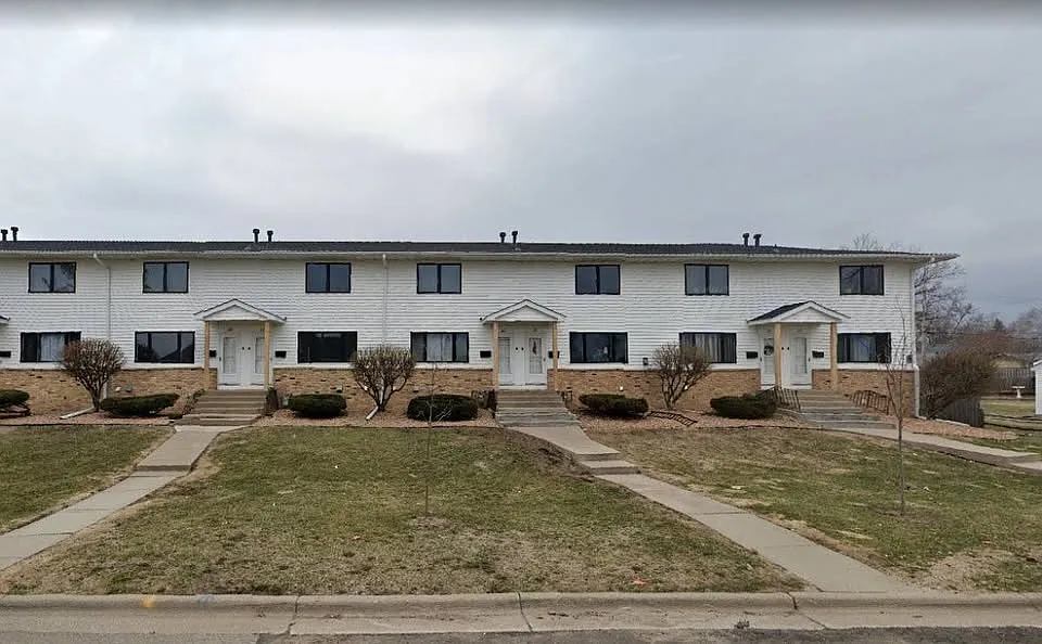 2 bed, 1.5 bath, 1300 sqft, $2,100 — Photo 1