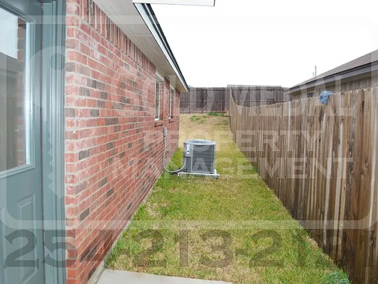 1104 Grace Point Dr — Photo 25