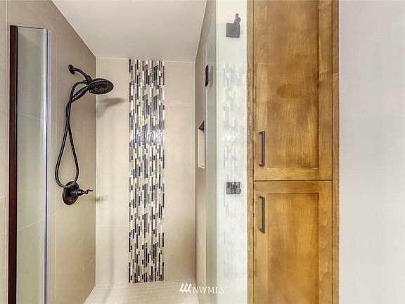 4th image of 157 Madison Ave N