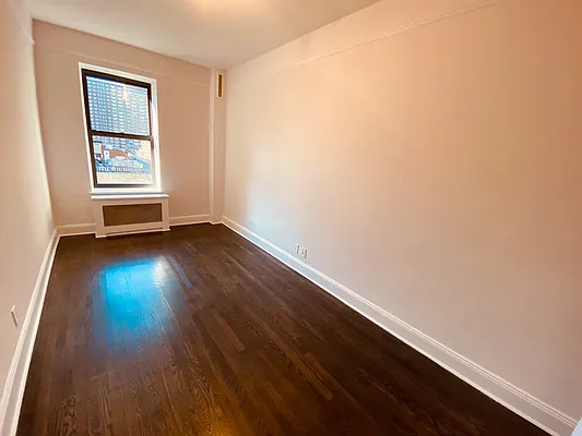 Rented by Metropolis Real Estate of Manhattan | media 22