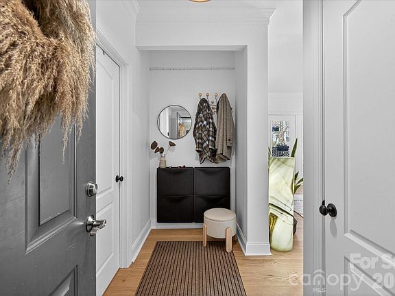 3rd image of 739 Magnolia Ave