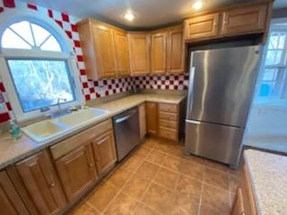 4th image of 53 Elmwood Ave