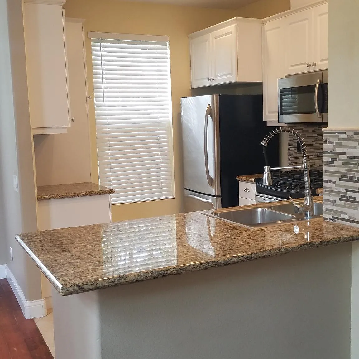 2 bed, 1140 sqft, $3,100 — Photo 4