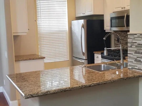 988 Holiday Ave, Ventura, CA 93003