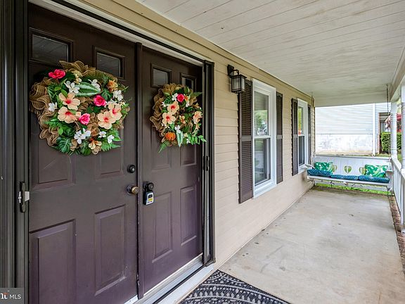 5th image of 223 Vine Pl