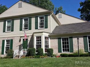 1169 Pine Ridge Ct, Rochester, MI 48306