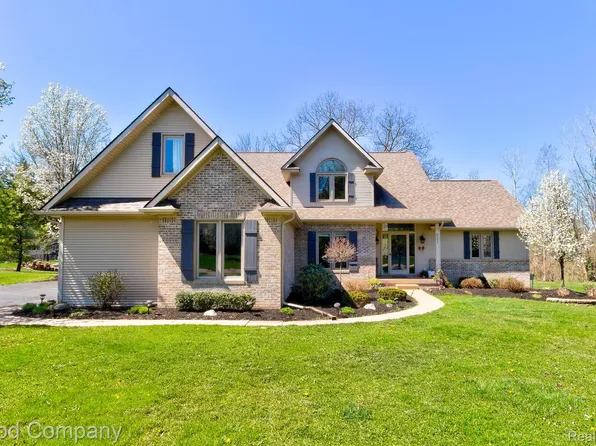 6151 Chad Ct, Brighton, MI 48116
