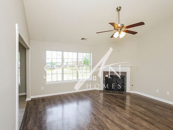 3rd image of 303 Palmetto Springs Dr