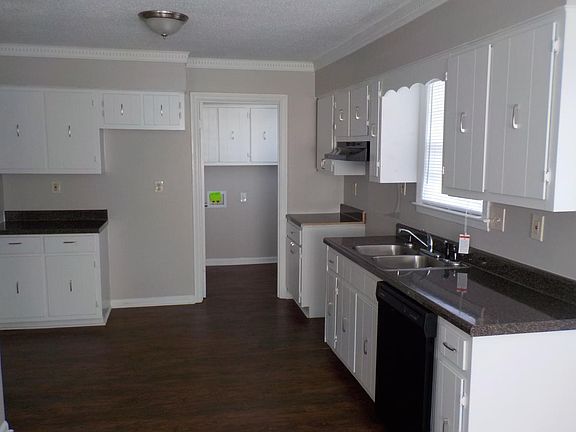 4th image of 2560 Jenwood St