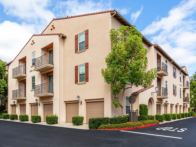 Esperanza Apartment Homes — Photo 12