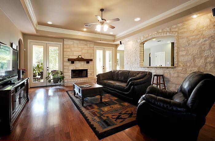 2nd image of 410 Shadywood Ln