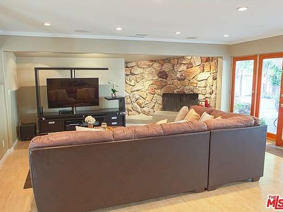 5th image of 4108 Hayvenhurst Dr
