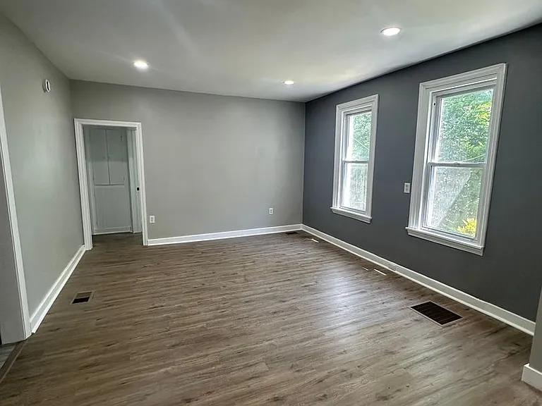 1004 Woodland Ave — Photo 3