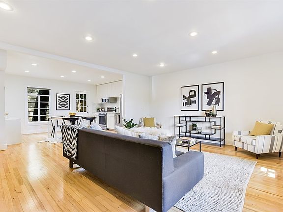 5th image of 1212 Castle Hill St APT 14