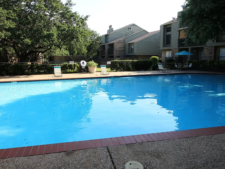 Preston Racquet Club Apartments — Photo 11