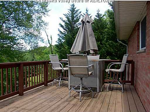 4th image of 1407 Viewmont Dr