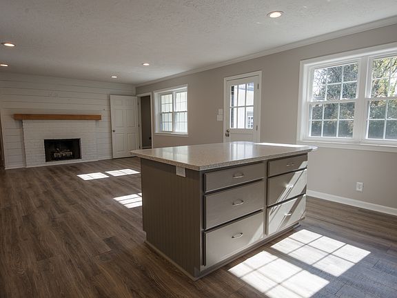 4th image of 18 Northland Dr