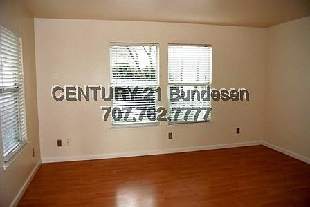 4th image of 915 Pepperwood Ln