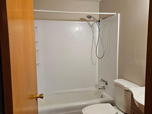 4th image of 286 Robert Dr APT 3